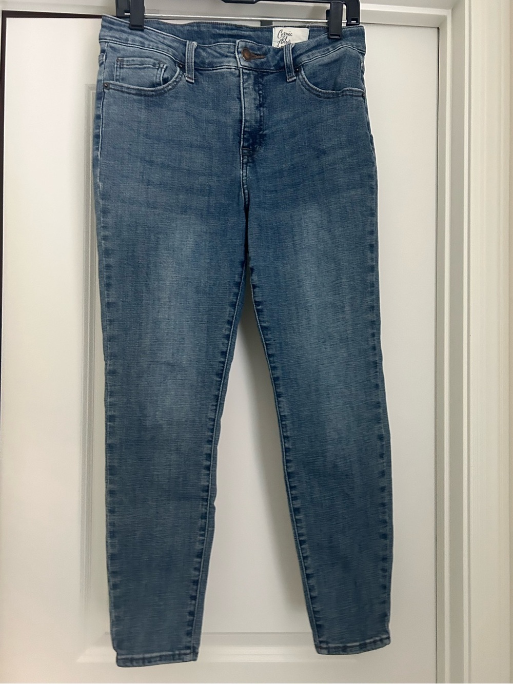 Women's Skinny High-Rise Jeans in Medium Blue